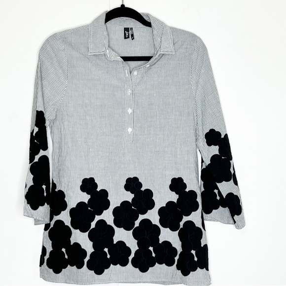 Ravel Popover Top - Picture 1 of 4